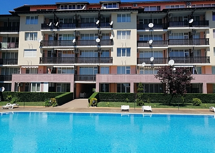 Dreizimmerwohnung mit Poolblick. Foto 8