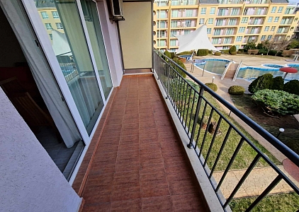 Two-room apartment with pool view. Photo 7