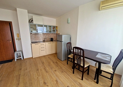 Útulný dvoupokojový apartmán 450 metrů od moře. Foto 12