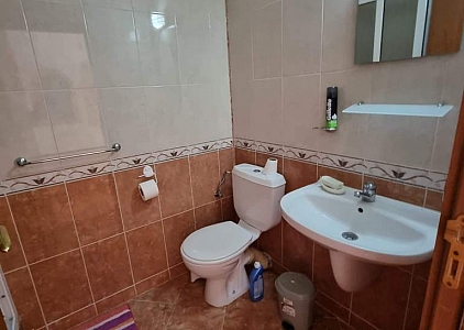 Large apartment overlooking the pool. Photo 16