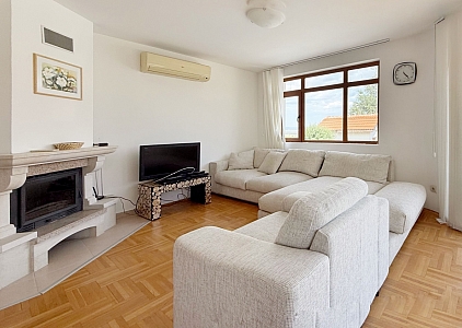 Großes Haus mit Pool in einer schönen Anlage. Foto 2