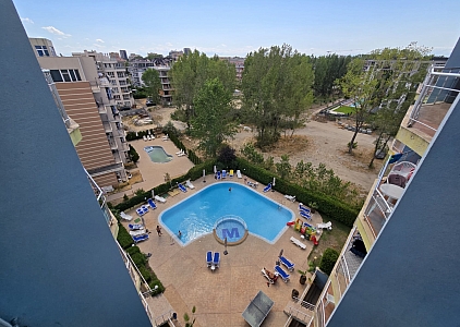 Ausgezeichnete, große Wohnung mit Blick auf den Pool. Foto 8