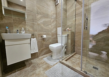 Vynikající apartmán s výhledem na moře a parkováním v centru Sveti Vlas. Foto 22