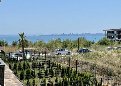 Zweizimmerwohnung in einem Neubau mit Meerblick. Foto 1
