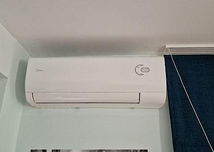 Studio mit neuen Möbeln und Blick auf den Pool in einer wunderschönen Anlage. Foto 10