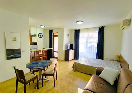 Studio nad morzem w kompleksie Sveti Vlas – Morski Far, zaledwie 100 metrów od plaży. Zdjęcie 2