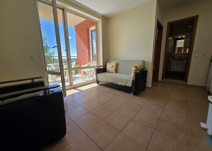 Three-room apartment on the coast at a great price. Photo 2 Three-room apartment on the coast at a great price. Photo 2