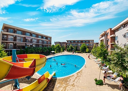 Three-room apartment in a large complex on the coast. Photo 1 Three-room apartment in a large complex on the coast. Photo 1