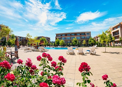 Spacious studio apartment available for purchase in a large residential complex. Photo 4