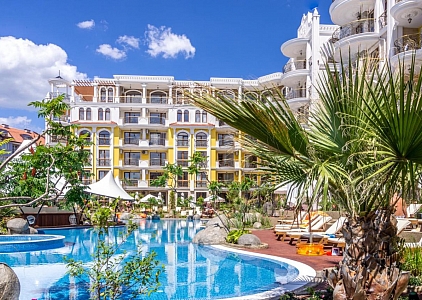 Квартира с видом на бассейн в премиальном комплексе. Фото 1