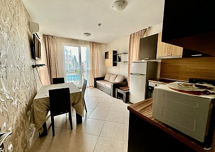 Двухкомнатная квартира с видом на бассейн в хорошем комплексе. Фото 2