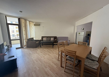 Drei-Zimmer-Wohnung mit Poolblick und hervorragender Lage. Foto 2 Drei-Zimmer-Wohnung mit Poolblick und hervorragender Lage. Foto 2