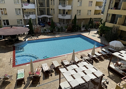 Drei-Zimmer-Wohnung mit Poolblick und hervorragender Lage. Foto 1 Drei-Zimmer-Wohnung mit Poolblick und hervorragender Lage. Foto 1