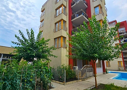 Квартира с двумя спальнями без таксы поддержки в центре Солнечного Берега. Фото 3