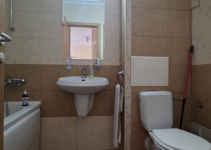 One bedroom apartment in a large complex. Photo 12