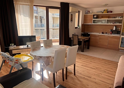 Große Dreizimmerwohnung in einem renommierten Komplex 150 Meter vom Meer entfernt. Foto 3