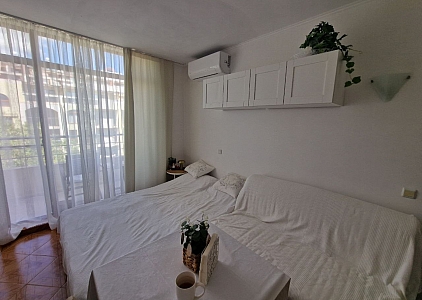 Cozy studio with a pool view. Photo 6