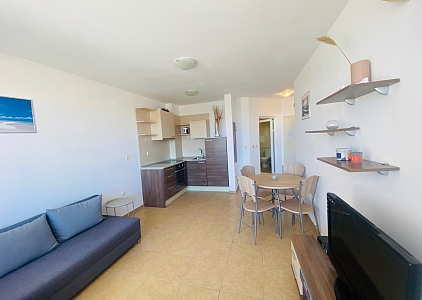 Pěkný byt na klidném místě v první linii . Foto 10