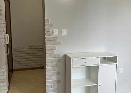 Квартира с видом на бассейн в тихом центре. Фото 12