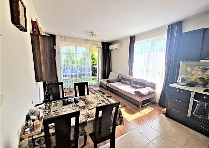 Двокімнатна квартира з видом на басейн у Равді. Фото 3