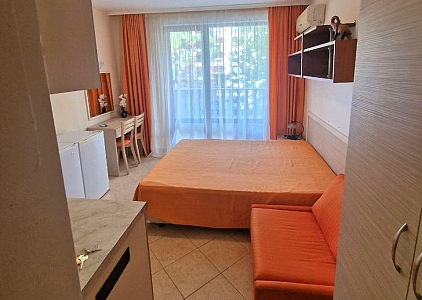 Wohnung in einem großen Komplex mit ausgezeichneter Lage. Foto 1 Wohnung in einem großen Komplex mit ausgezeichneter Lage. Foto 1