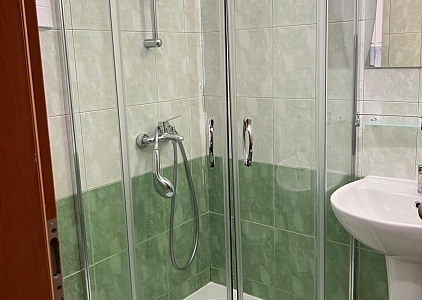 Квартира с видом на бассейн в тихом центре. Фото 16