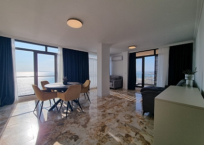 Wunderschöne Zweizimmerwohnung mit frontalem Meerblick. Foto 1 Wunderschöne Zweizimmerwohnung mit frontalem Meerblick. Foto 1