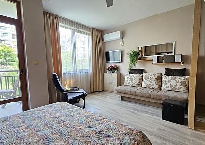 Geräumiges Studio in einem Luxuskomplex in erster Linie. Foto 18