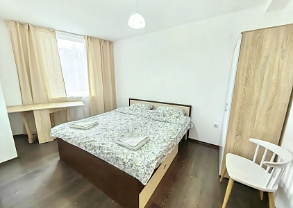 Apartment mit neuen Möbeln und Blick auf den Pool. Foto 4