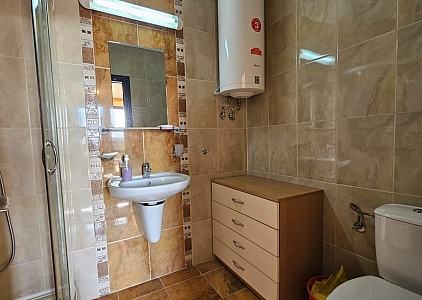 Dreizimmerwohnung in einem Familienkomplex 200 Meter vom Meer entfernt. Foto 13 Dreizimmerwohnung in einem Familienkomplex 200 Meter vom Meer entfernt. Foto 13