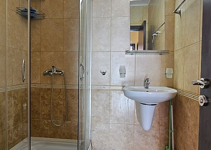 Dreizimmerwohnung in einem Familienkomplex 200 Meter vom Meer entfernt. Foto 12 Dreizimmerwohnung in einem Familienkomplex 200 Meter vom Meer entfernt. Foto 12