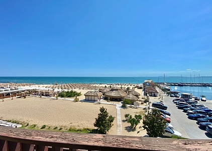 Квартира с панорамным видом на море на первой линии. Фото 1