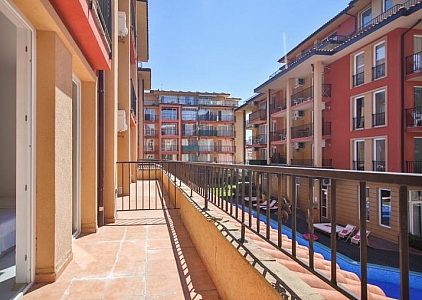 Schönes Studio mit Blick auf den Pool in einer schönen Anlage. Foto 2