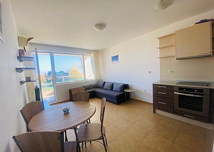 Pěkný byt na klidném místě v první linii . Foto 3