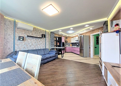 Große Wohnung mit Meerblick und Garage in Burgas. Foto 10 Große Wohnung mit Meerblick und Garage in Burgas. Foto 10