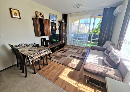 Двокімнатна квартира з видом на басейн у Равді. Фото 2