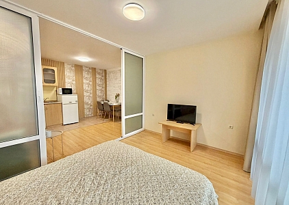 Excellent three-room apartment close to the sea. Photo 12