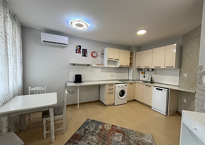 Квартира с видом на бассейн в тихом центре. Фото 6