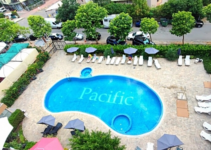 Spacious apartment with pool view. Photo 8