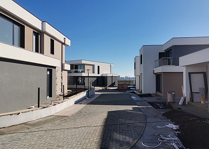 Nový dvoupokojový dům ve velkém uzavřeném komplexu s výbornou lokalitou. Foto 3