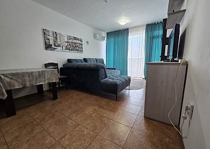 Ausgezeichnete, große Wohnung mit Blick auf den Pool. Foto 10