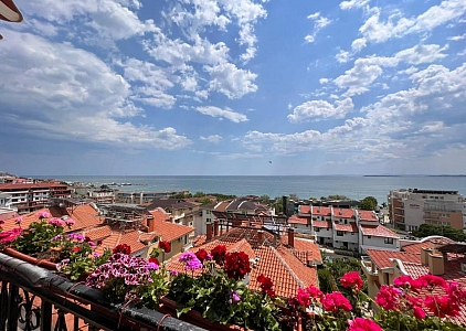 Spacious two-level apartment with a gorgeous view. Photo 1 Spacious two-level apartment with a gorgeous view. Photo 1