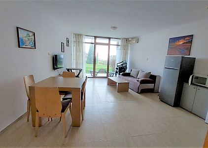 Apartment with its own courtyard on the first line in Sveti Vlas. Photo 3