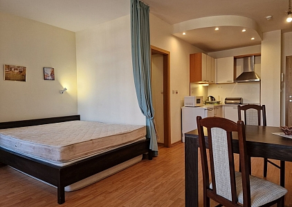 Geräumiges Studio in erster Linie. Foto 2