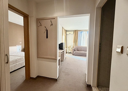 Двухкомнатная квартира в 400 метрах от моря. Фото 7