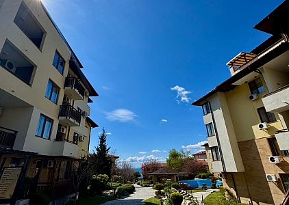 Geräumige Wohnung in einem Luxuskomplex in erster Linie. Foto 8