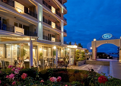 Квартира з переднім видом на море на першій лінії. Фото 14