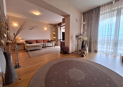 Krásný apartmán s luxusním balkonem v centru letoviska. Foto 12