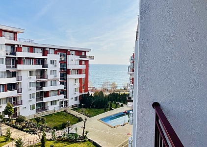 Dreizimmerwohnung mit seitlichem Meerblick in der ersten Reihe. Foto 1 Dreizimmerwohnung mit seitlichem Meerblick in der ersten Reihe. Foto 1