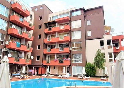 Отличная квартира с видом на бассейн. Foto 1